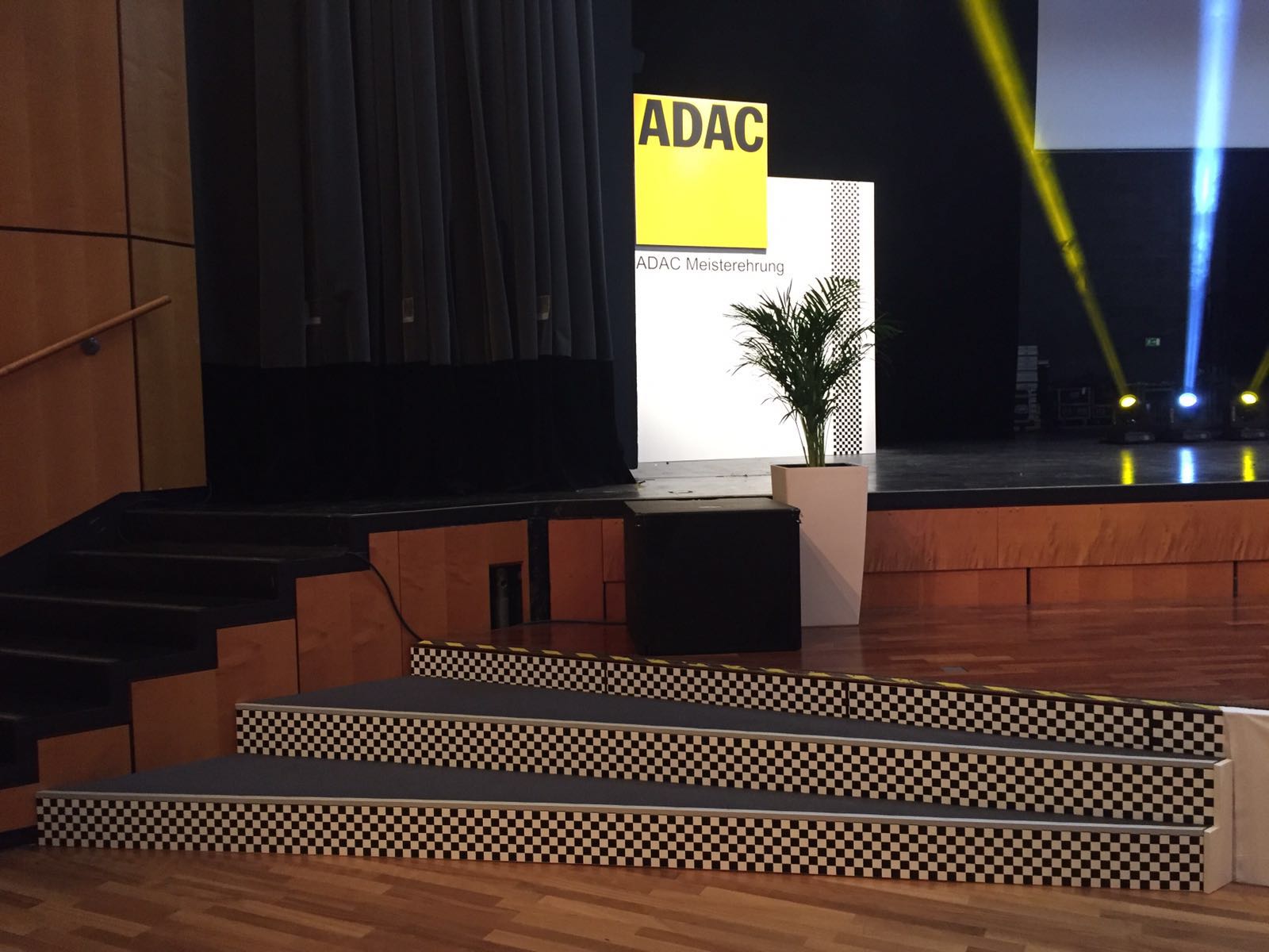 ADAC Markenpräsentation mit DIMAH – Ihr Spezialist für moderne Markenräume
